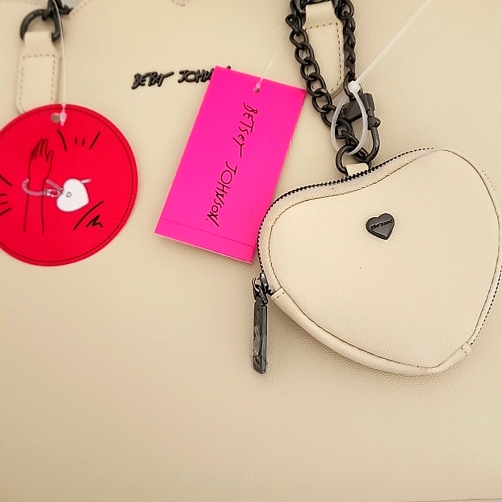 Betsey Johnson Women's NWT White XOTOTE-U Tote Bag w/Removable Heart Pouch. - Picture 6 of 10